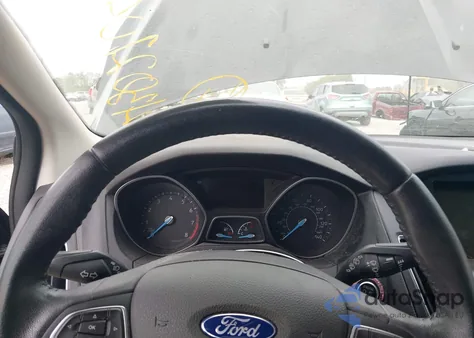 2015 Ford Focus Titanium из США, поврежденный, VIN 1FADP3N21FL217532